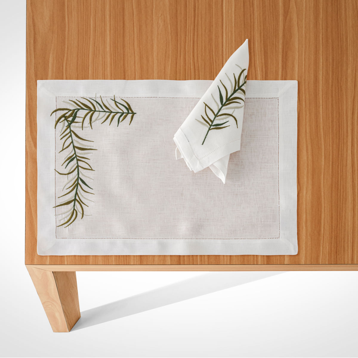 02 06 0174 Jg Americano Pinus Branco Verde.jpg